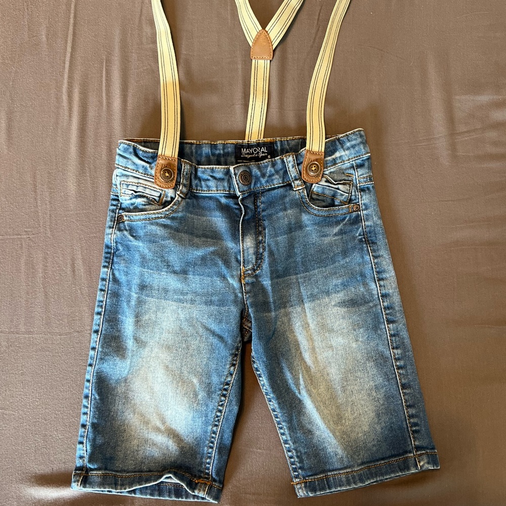 Mayoral shorts with detachable suspenders